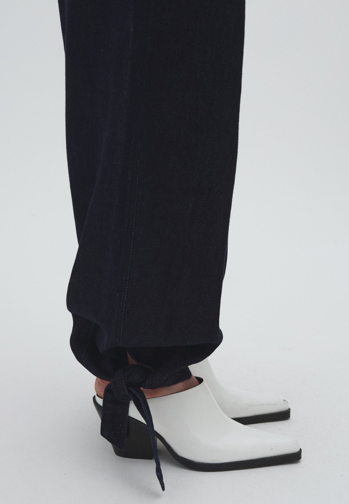 Tellea-M_Dark Blue_Model_3