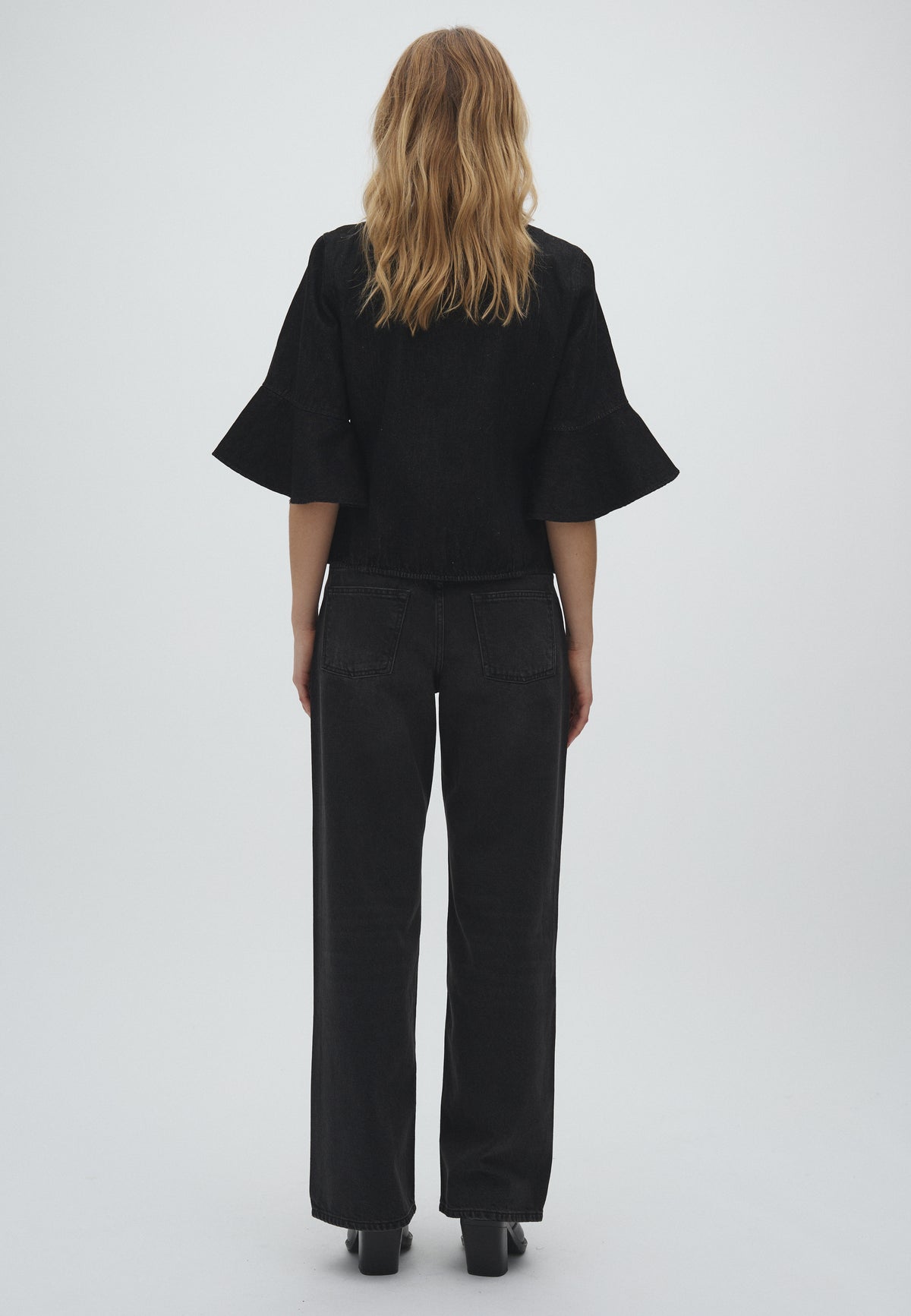 Montenea-M_Vintage Black_Model_3