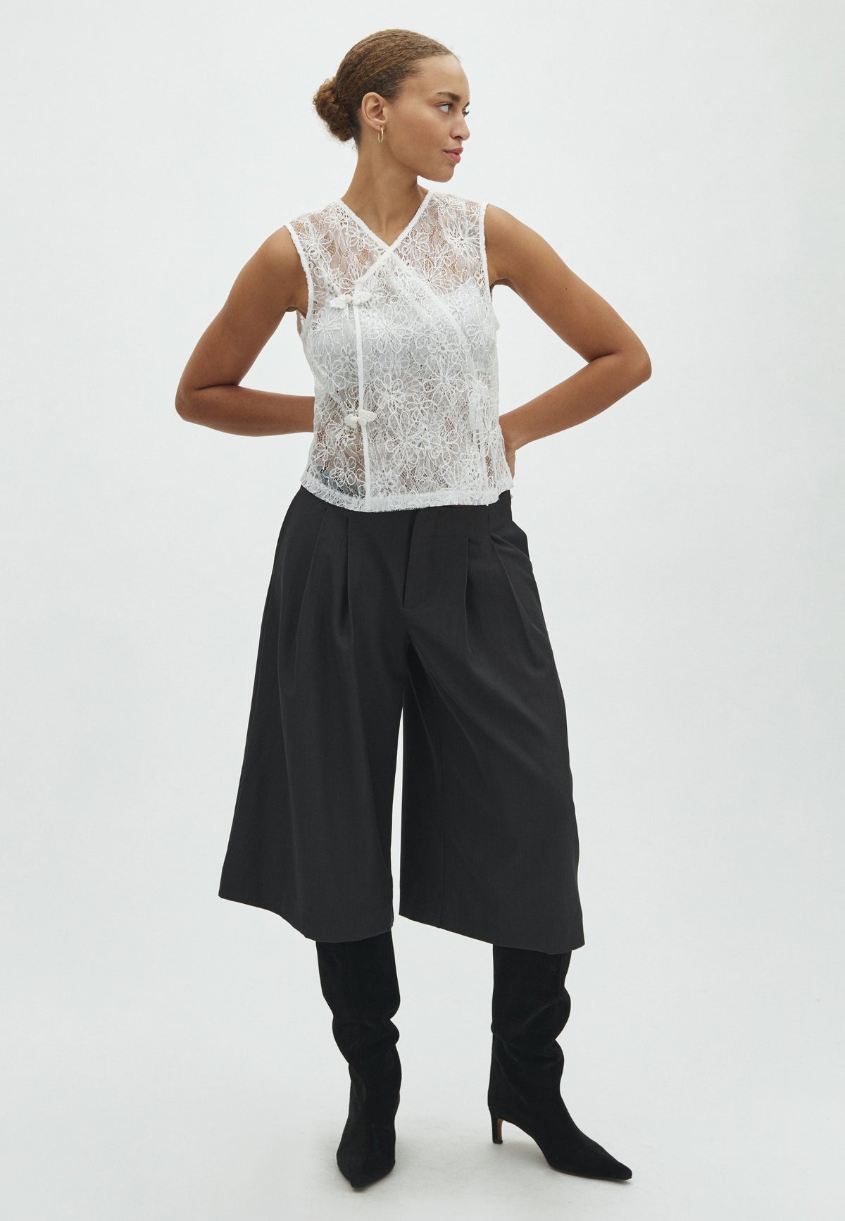 Cahya-F_White_Model_3