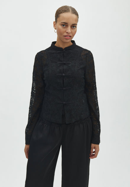 Lavreta-F_Black_Model_0