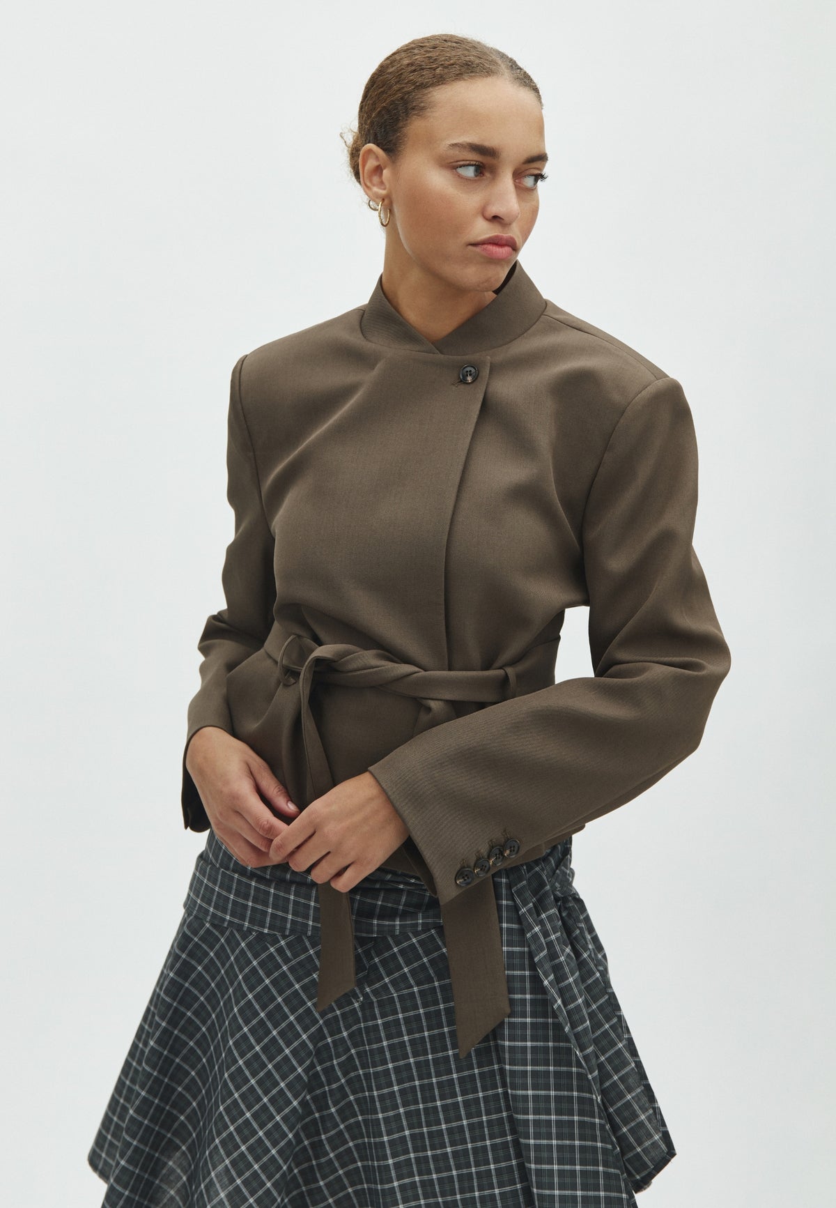 171159 Jailyn Structure Blazer_Dusty Brown_Model_0
