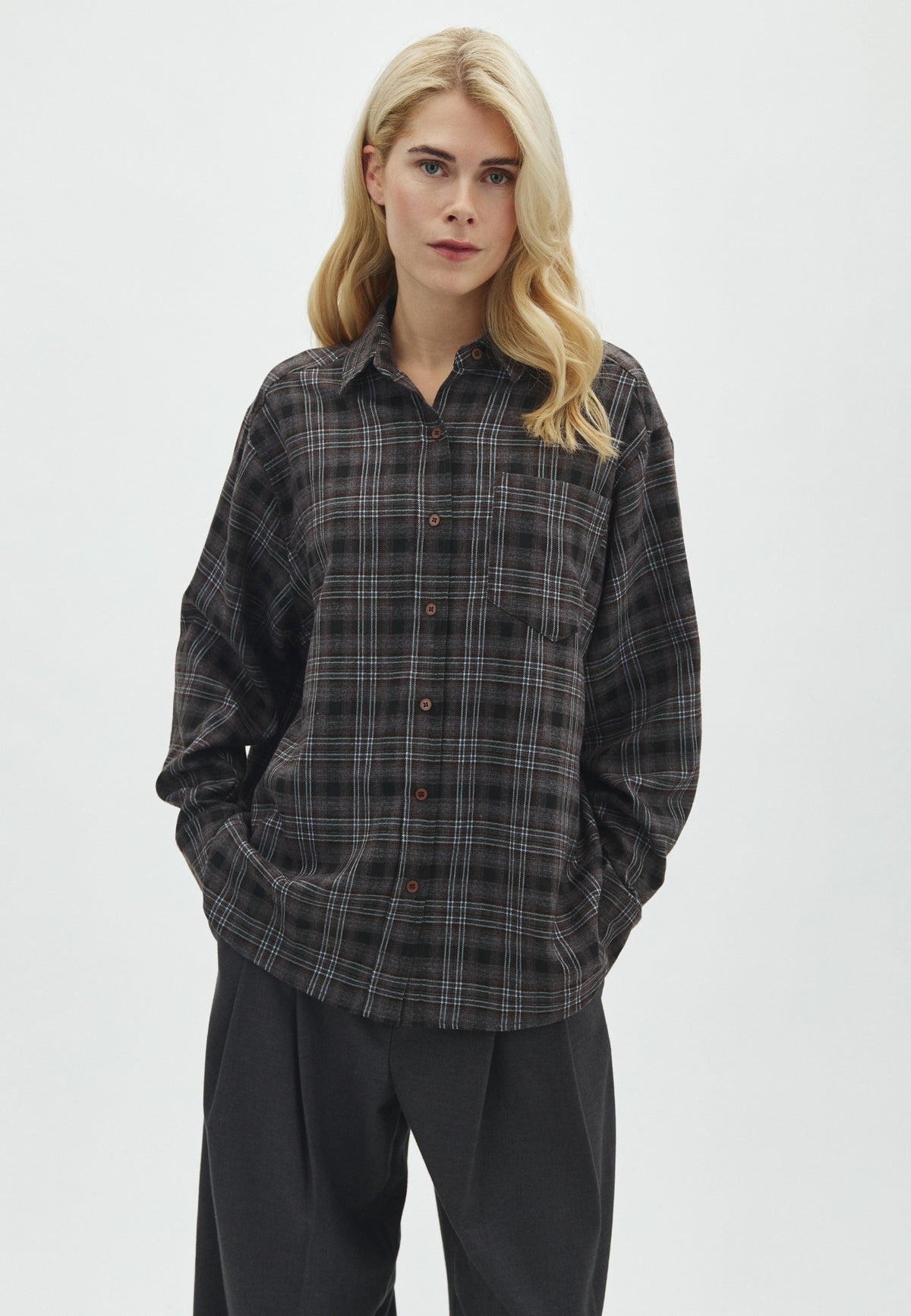 171678 Dalma Flannel Check Shirt_Warm Grey_Model_0