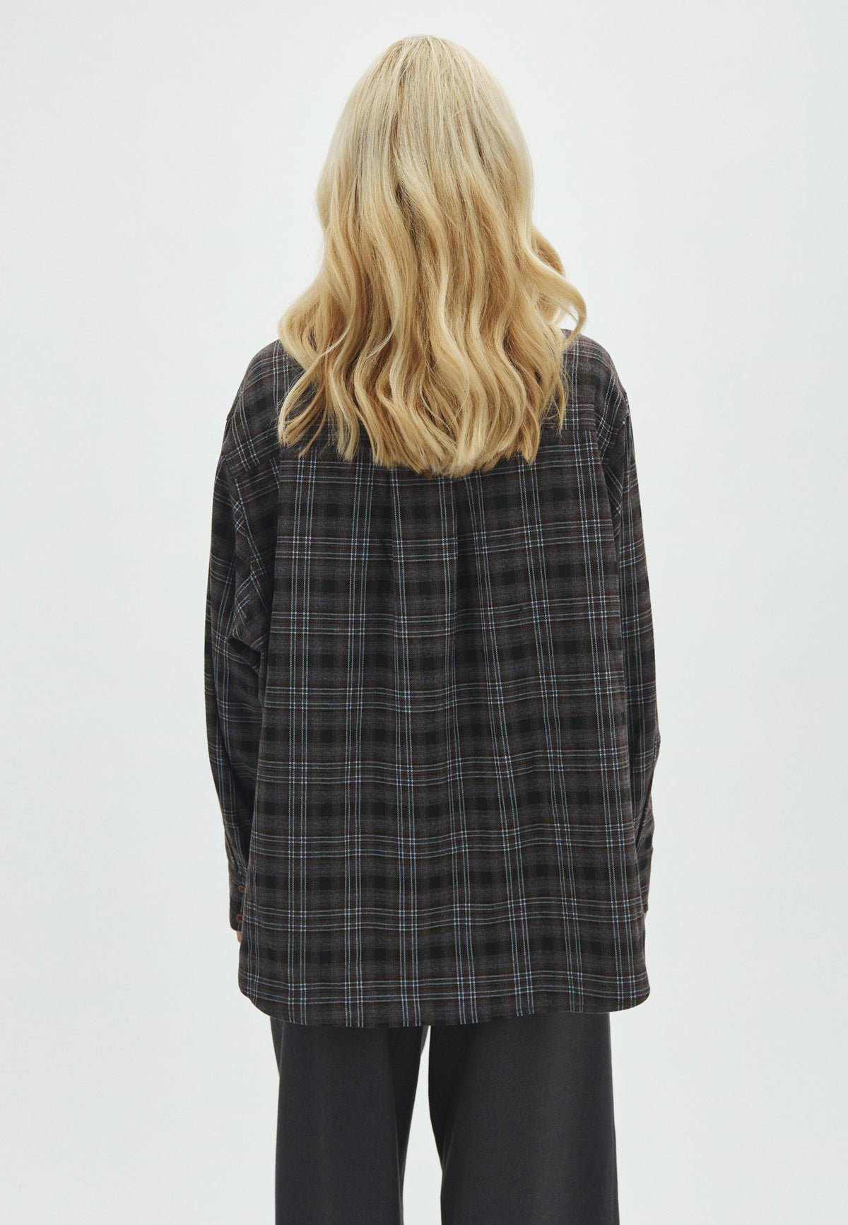 171678 Dalma Flannel Check Shirt_Warm Grey_Model_2