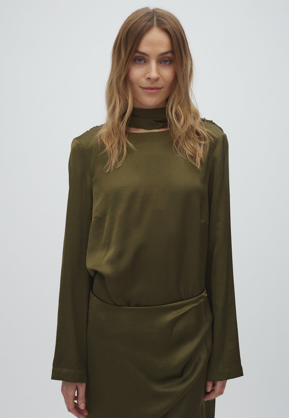 Rosaline-M_Smoked Olive_Model_0