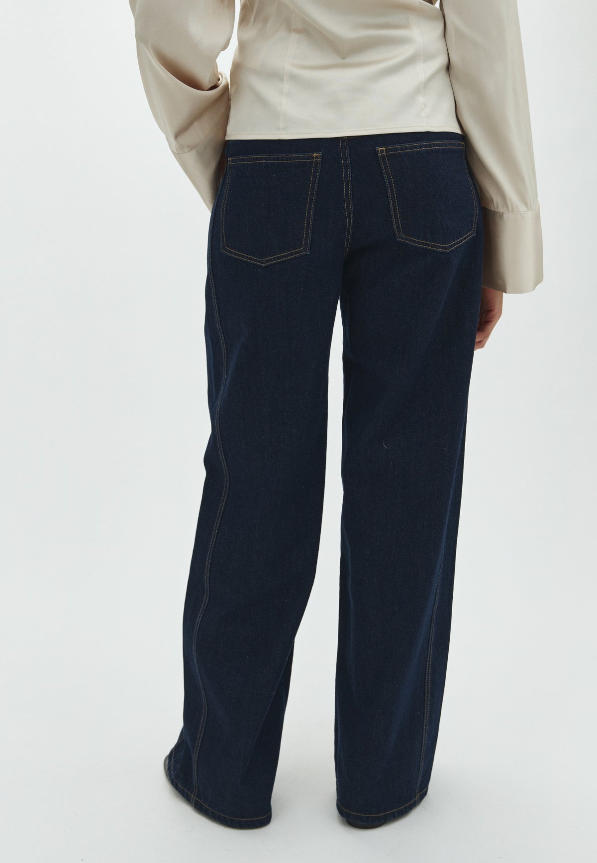 Ferrol-F_Dark Blue Rinse_Model_2