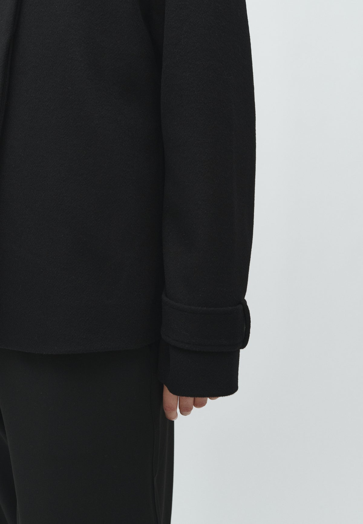 Tary-M_Black_Model_4