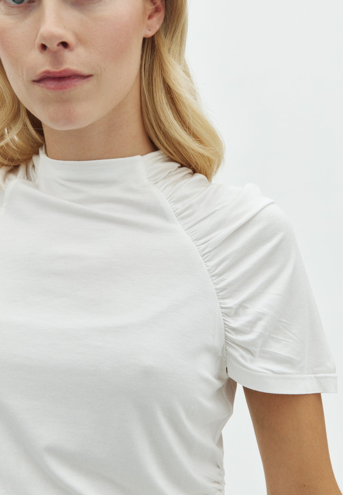 Papilon-F_White_Model_1