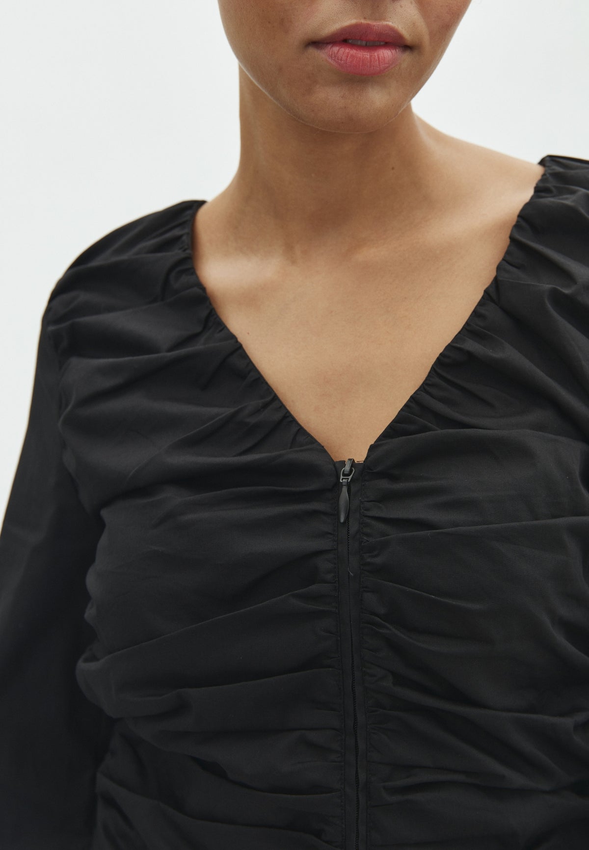 Gatzy-F_Black_Model_1