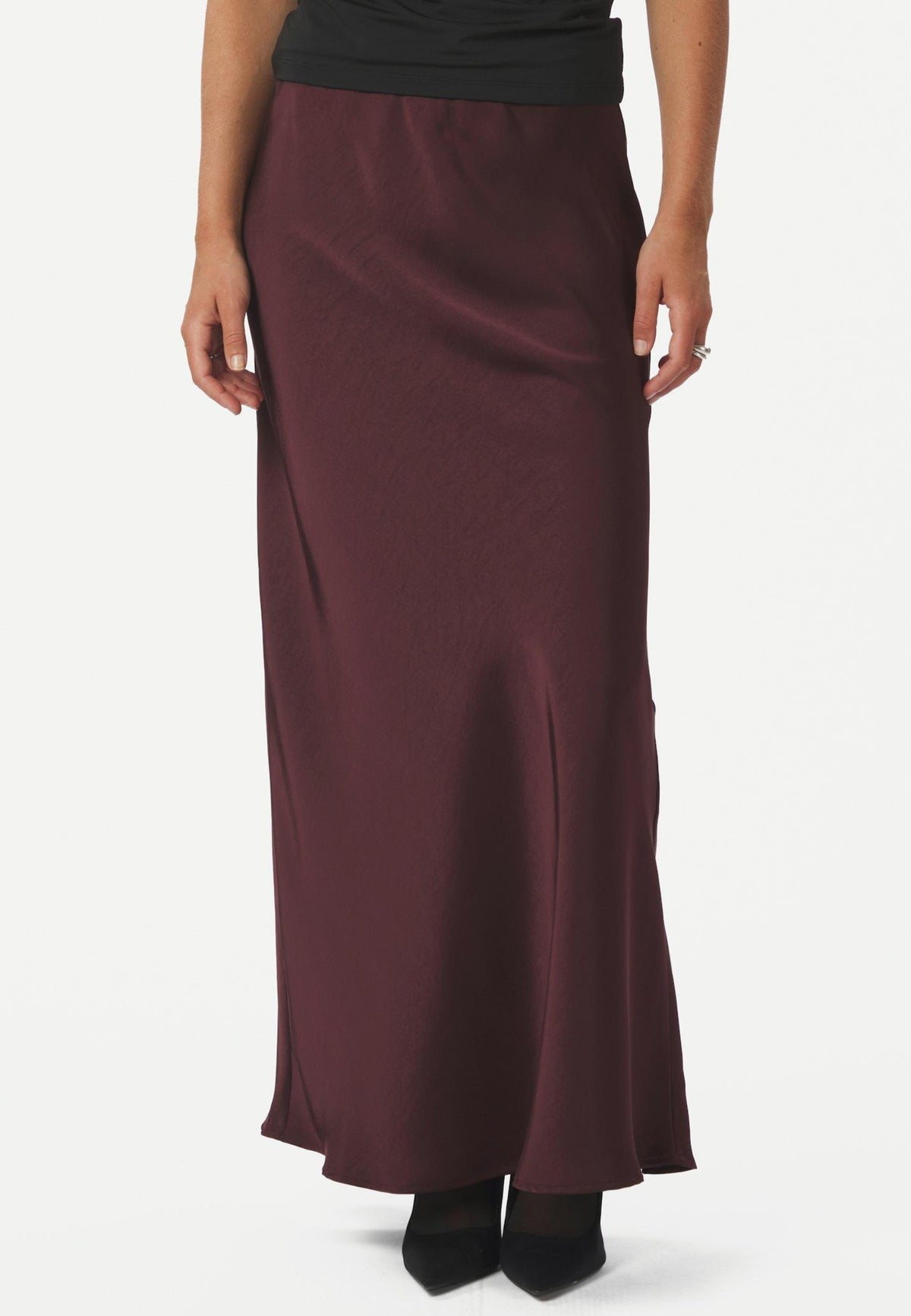 159588 Vicky Heavy Sateen Skirt_Burgundy_Model_2
