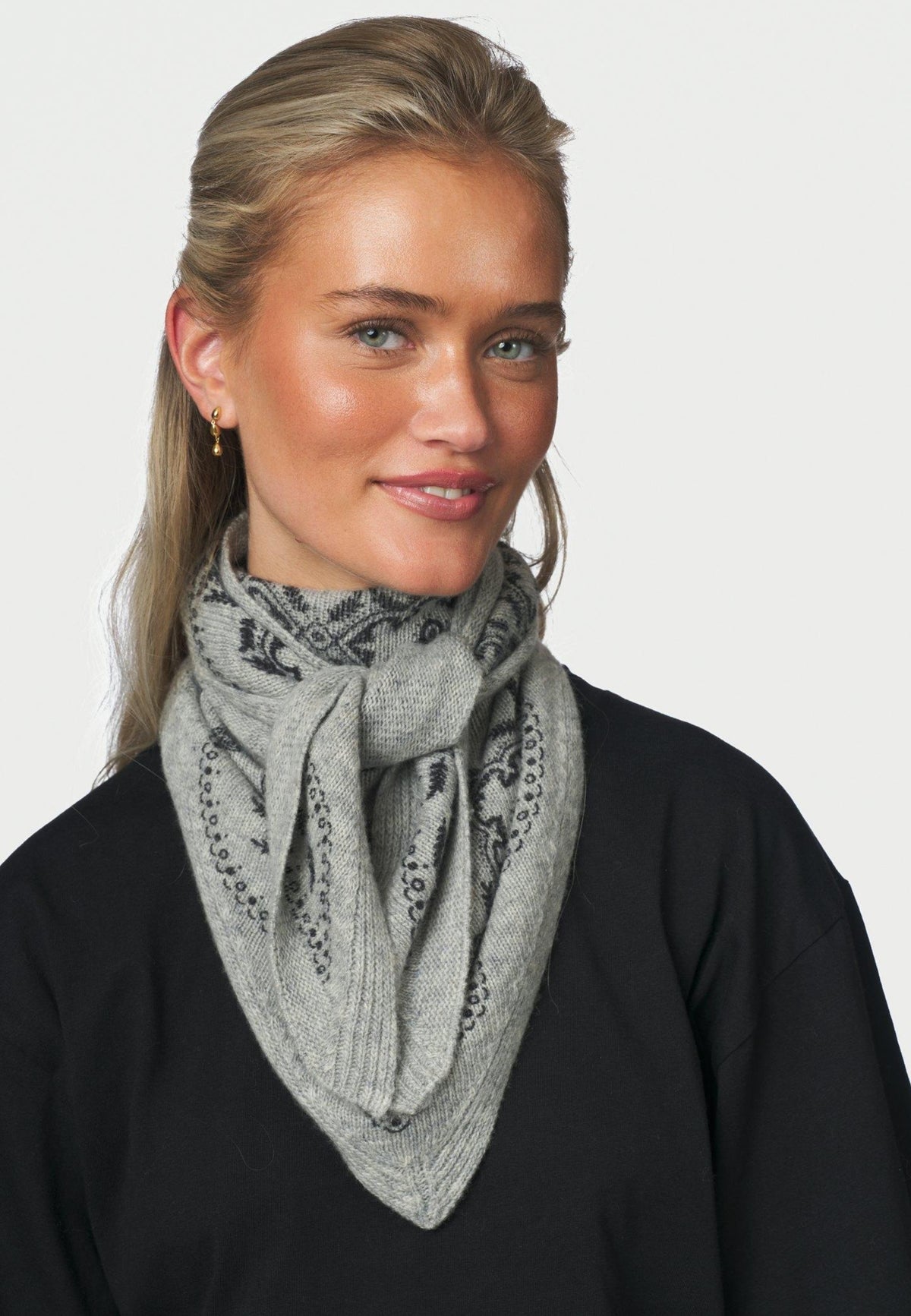 170741 Lolana Paisley Knit Scarf_Grey Melange_Model_0