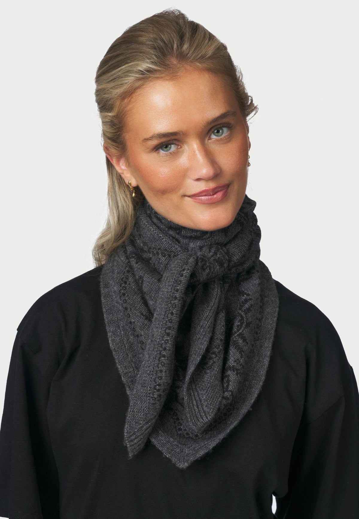 170741 Lolana Paisley Knit Scarf_Antracit Melange_Model_0