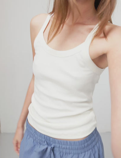 Essa-M_White_Video_0